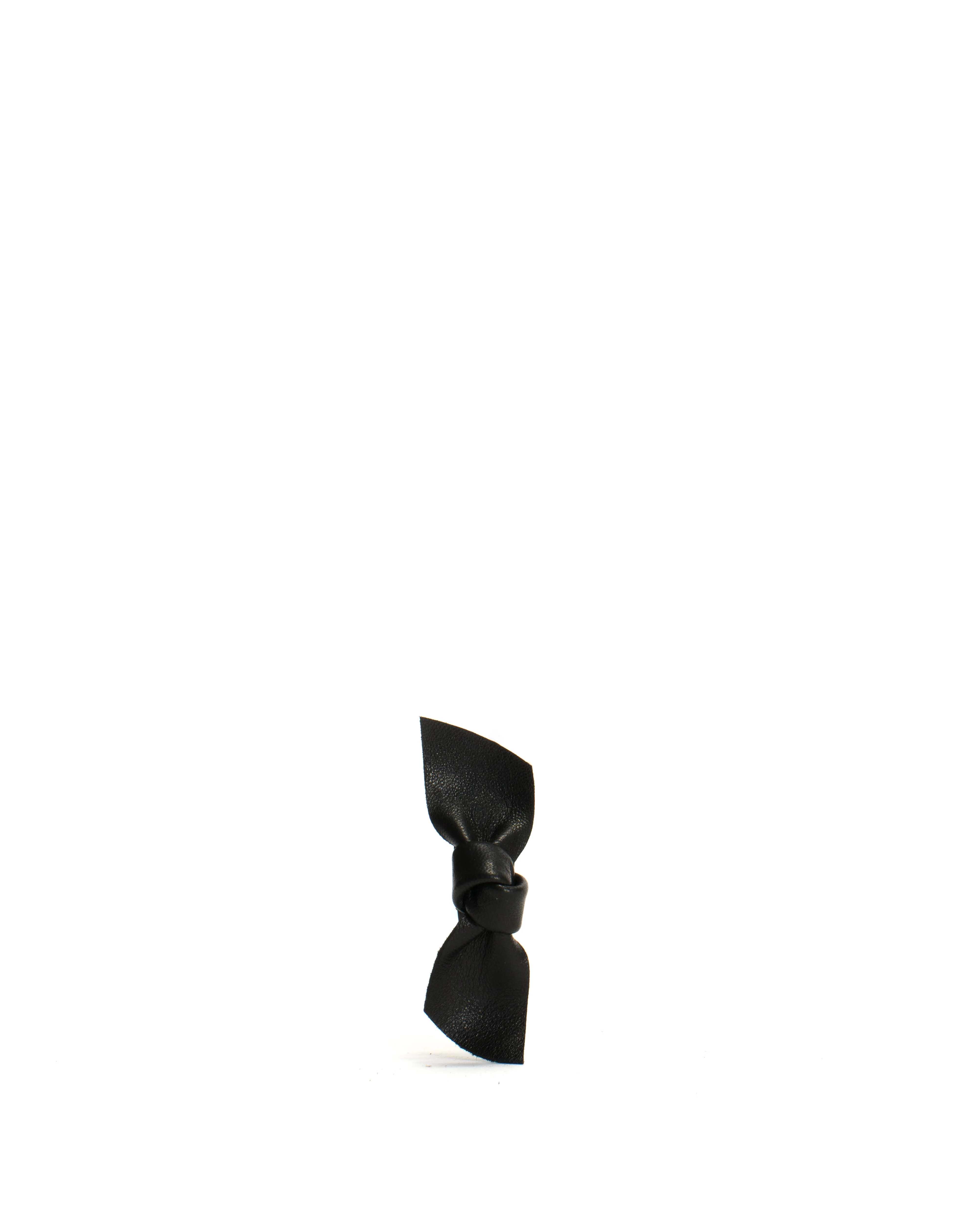 Nabie hair clip petite bow Shiny lamb Black